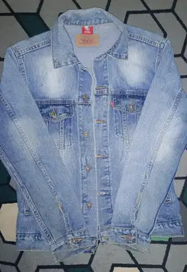 Jaket merk Levi's
