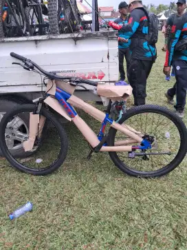 Di jual sepeda monarch