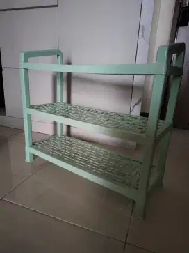Rak sepatu sandal plastik tebal