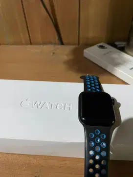 Apple watch SE gen 2 40MM