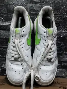 Sepatu trift murah