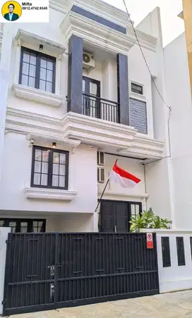 338. Disewakan Rumah 3 Lantai Full Furnish di Rawa Bambu Pasar Minggu