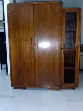 Lemari jati besar vintage