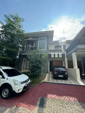 Rumah 2 lantai Dalam Perum Elite di jl. Palagan Dekat HYATT, SCH, UGM