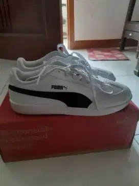 Sepatu puma ori bekas