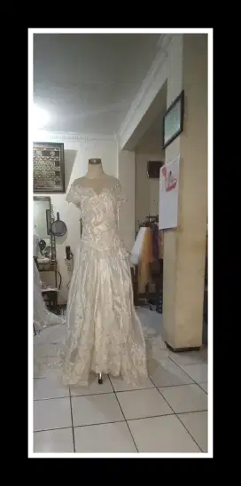 Gaun Pengantin Ekor