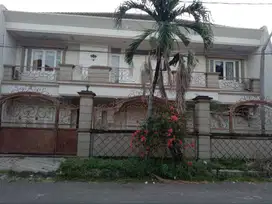 RUMAH 2 LANTAI DHARMAHUSADA INDAH BARAT STRATEGIS, SEMI FURNISH
