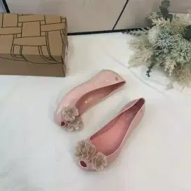 Sepatu baru melissa
