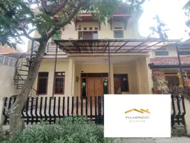 Disewa/jual murah rumah 2 lantai antapani