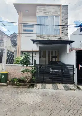Rumah Cantik Dekat Stasiun Cakung Semi Furnished 2 Lantai Harapan Baru