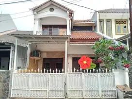 Rumah 2 Lantai dgn 3 Kamar Tidur di Komplek Pondok Bambu, Duren Sawit
