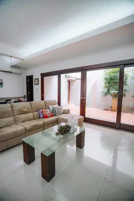 Minimalis Tropical! Rumah di Kelapa Gading - 220 m2