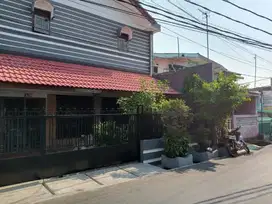 RUMAH LAWAS DI UTAN KAYU STRATEGIS MUMER