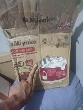dijual rice cooker magicom miyako tipe MCM-558-SBC nominus siap pakai