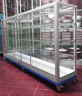 Di Jual Etalase Baru Panjang 2Mx1M || Pakai Roda Besar & Siku Besi