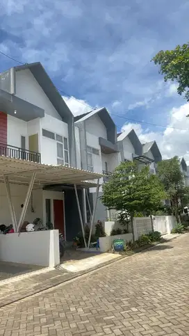 Dijual villa dikawasan resort view pegunungan 360 derajat