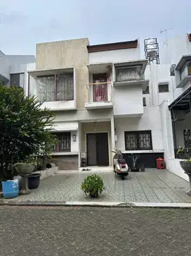 RUMAH STRATEGIS DI CLUSTER ALAMANDA JAKARTA GARDEN CITY JAKARTA TIMUR