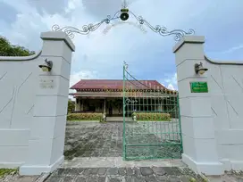 RUMAH ANTIK DENGAN TANAH LUAS DI YOGYAKARTA, DEKAT TUGU JOGJA