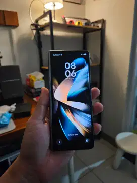 Galaxy Z Fold 4, Layar Dalam Mati.