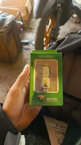 Lampu motor putih masih baru