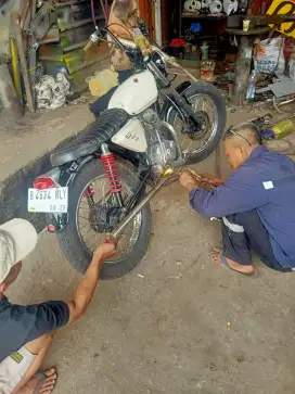 BRITISH STYLE CB 125 UP 200CC
