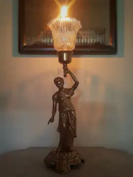 Patung eropa tempat lilin perunggu antik