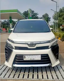 Dijual : Toyota Voxy 2.0 thn.  2018, matic, putih