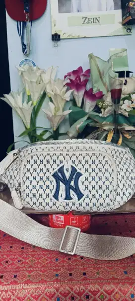 Tas Selempang MLB