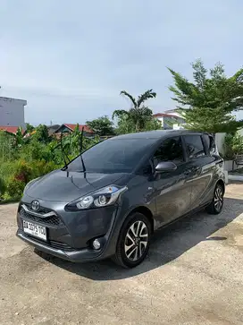 Sienta V manual km 11 ribu