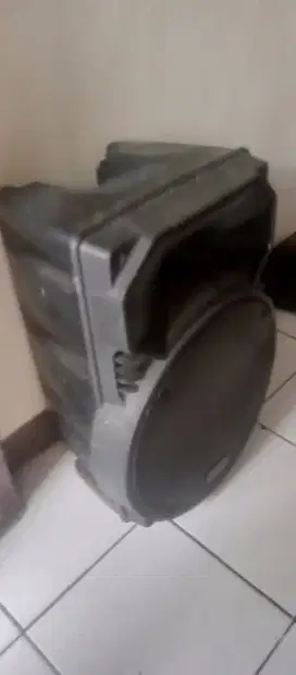 Speaker dangdutan blutut