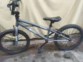 Sepeda BMX united lycan rotor