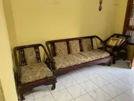 Meja dan Kursi Tamu