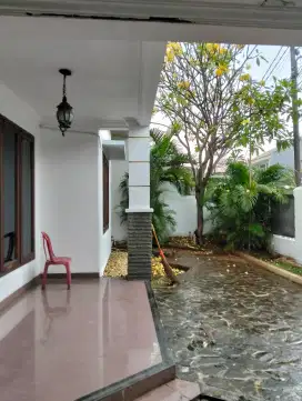 Di Sewa kan Rumah pinggir jalan Raya