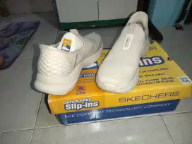 Skechers Slip-ins go walk 6. Easy on ivory