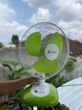 Kipas Sanex hijau
