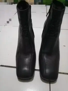 Jual sepatu kulit DONATELLO Original .SIZE 40