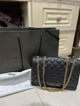 Preloved Tas Merk Charles and Keith