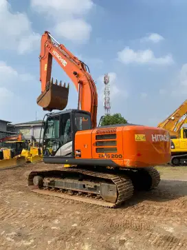 Excavator Hitachi ZX200-5G Tahun 2024
