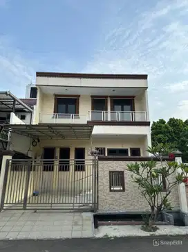 Rumah 2,5lt 8x18 144m 3KT Green Garden Kebon Jeruk Jakarta Barat