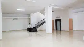 Gedung 3 Lantai Bagus HGB di Raya Jemursari Lokasi Strategis