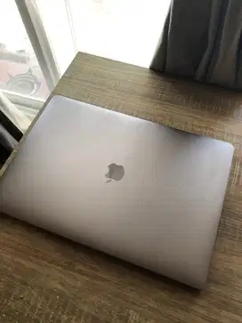 Macbook Pro 2018 a1990 15 inch minus
