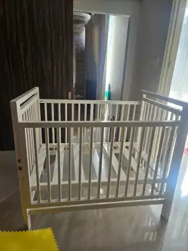 BOX TEMPAT TIDUR BAYI BAHAN KAYU PAGAR BISA NAIK TURUN
