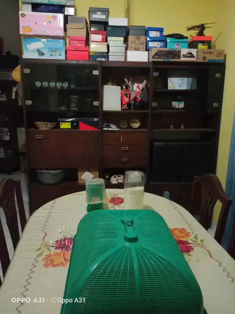 Lemari Pajangan Jati Lawas