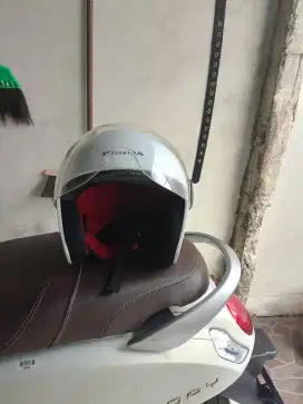 Helm carglos bawaan honda