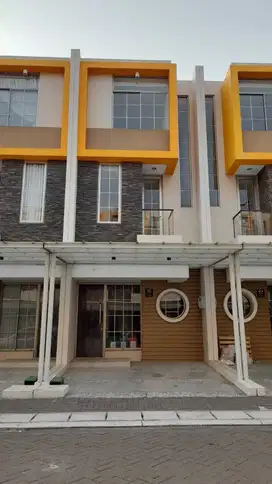 RUMAH DISEWAKAN DI PIK2 UKURAN 4.5X10 3LANTAI 3KT KOSONGAN TIPE HAZEL