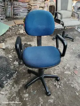 Kursi Kantor Kekinian / Kursi Bekas Murah