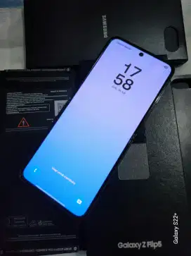 Z Flip 5 5g 8/512 like new