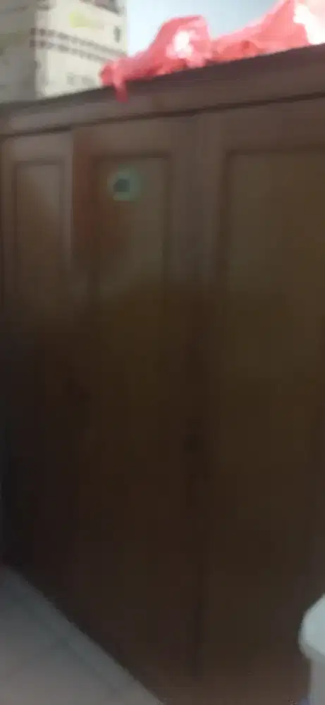 Lemari baju 3 pintu