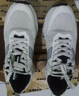 Sepatu DIADORA KINTARO size 42