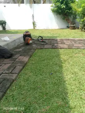 Tukang potong rumput